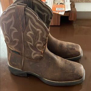 Brown Cowboy Western Boots with Decorative Stitching and Rounded Toe